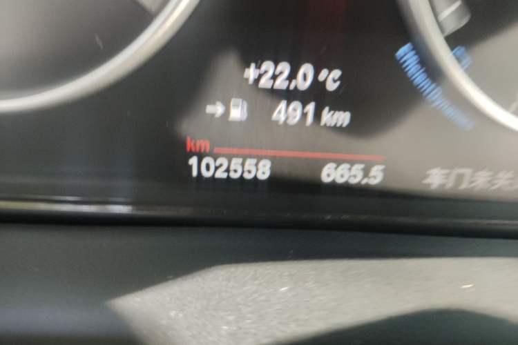 Used BMW X5 2015 xDrive28i Odometer Close Up