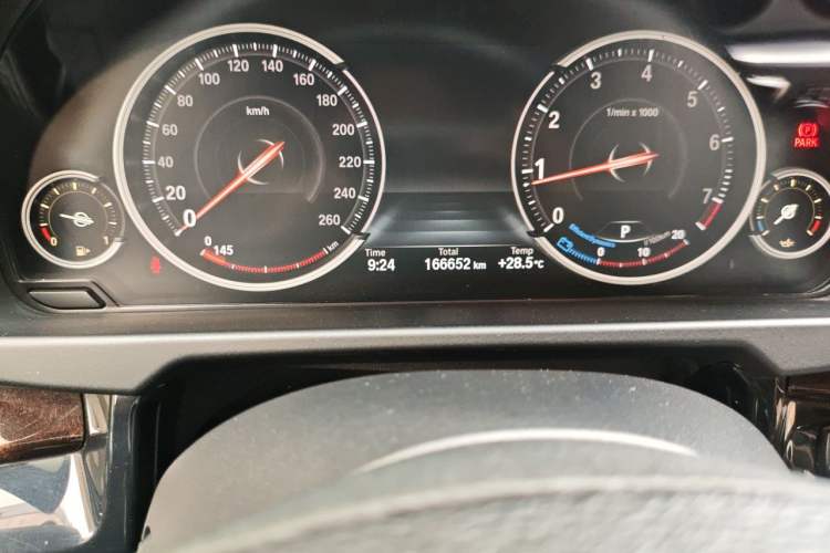 Used BMW X5 2015 xDrive28i Odometer Close Up