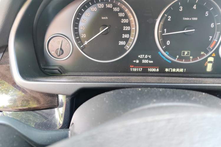 Used BMW X5 2015 xDrive28i Odometer Close Up