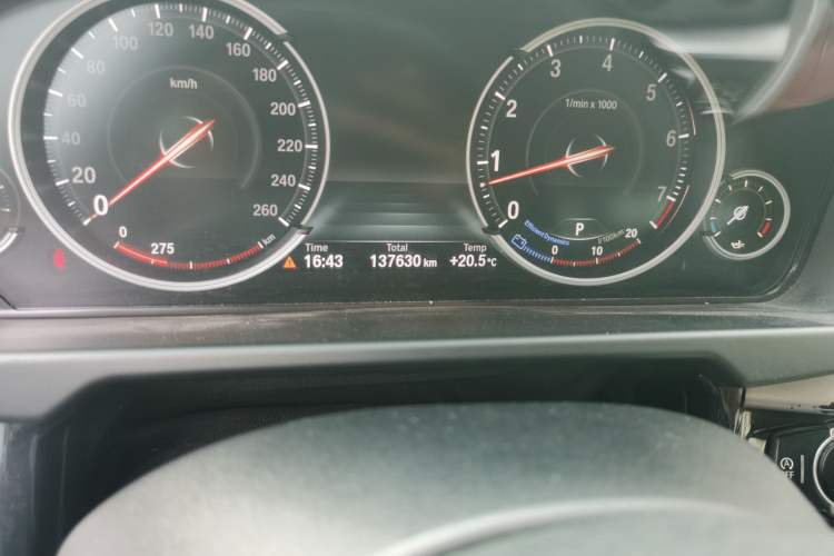 Used BMW X5 2015 xDrive35i U.S. specification Odometer Close Up
