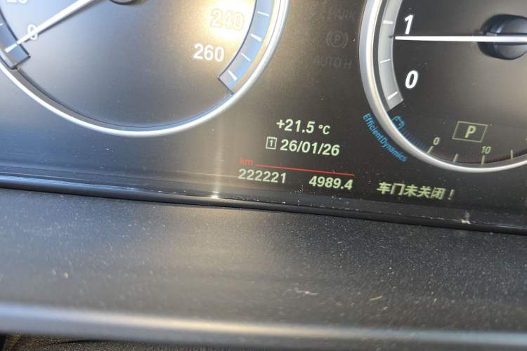 Used BMW X5 2015 xDrive28i Odometer Close Up