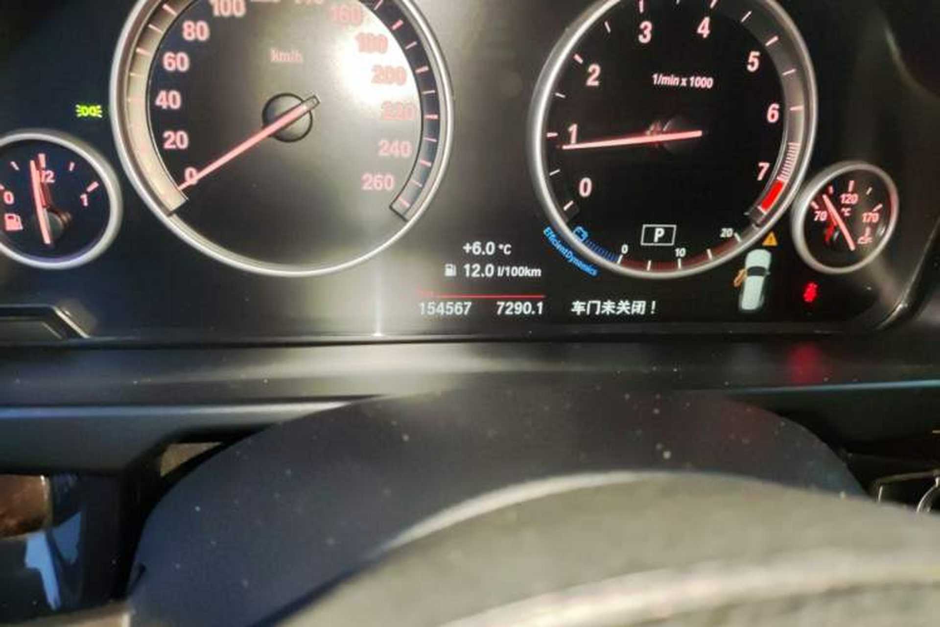 Used BMW X5 2015 xDrive28i Odometer Close Up