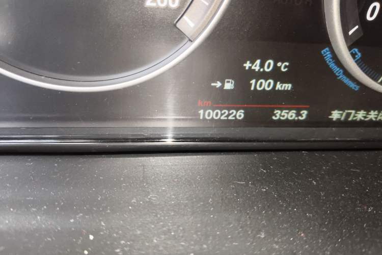 Used BMW X5 2015 xDrive28i Odometer Close Up
