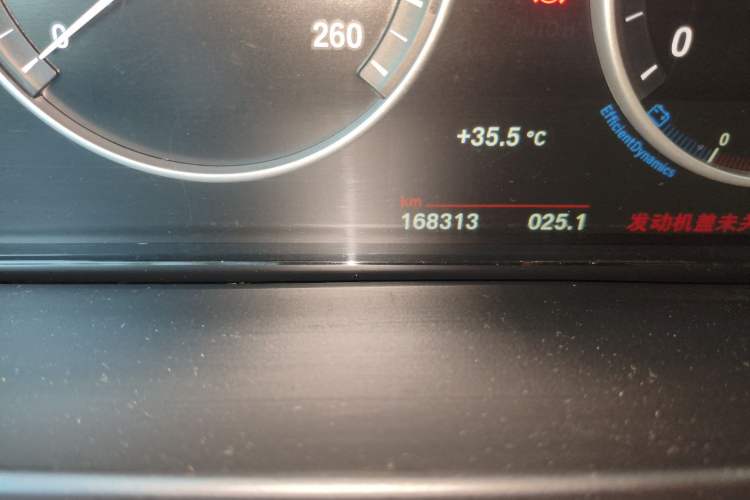 Used BMW X5 2015 xDrive28i Odometer Close Up