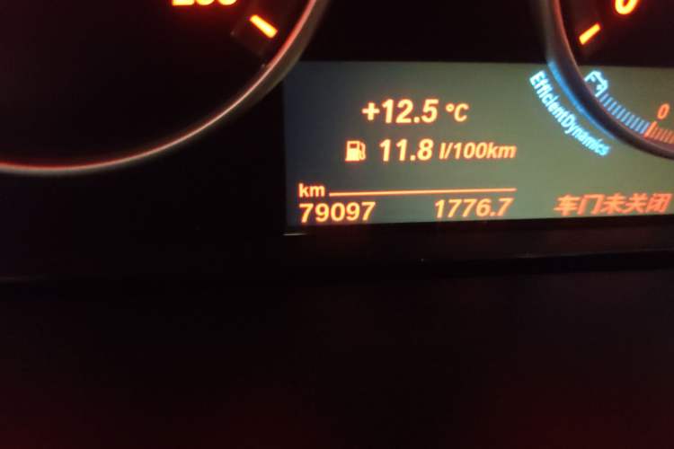 Used BMW X5 2015 xDrive28i Odometer Close Up