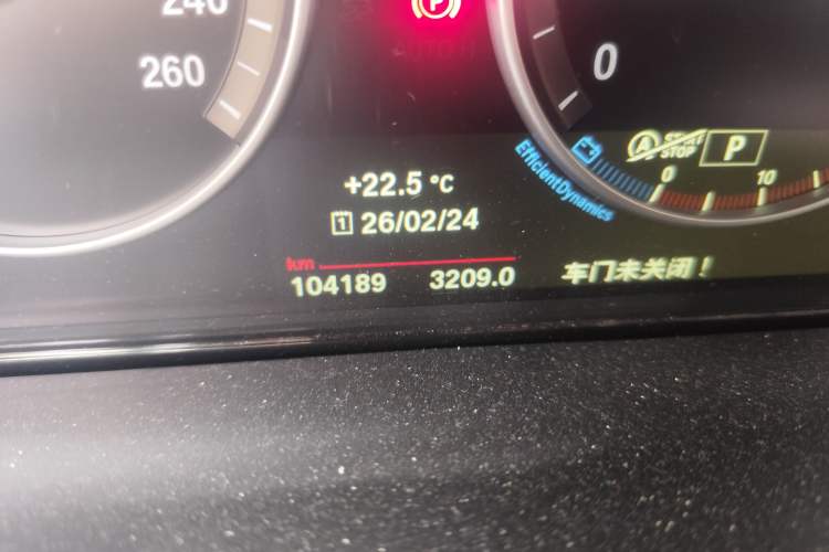 Used BMW X5 2015 xDrive28i Odometer Close Up
