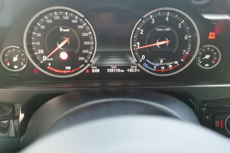 Used BMW X5 2015 xDrive28i Odometer Close Up