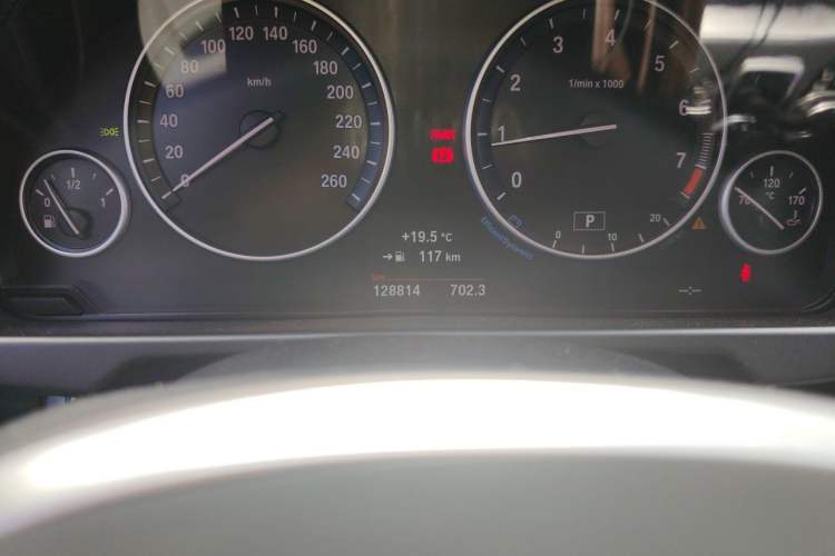 Used BMW X5 2015 xDrive28i Odometer Close Up