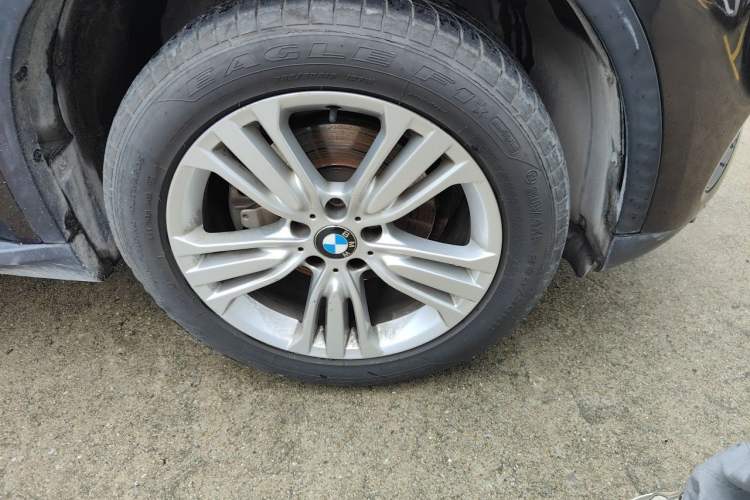 Used BMW X5  Right Front Wheel Hub
