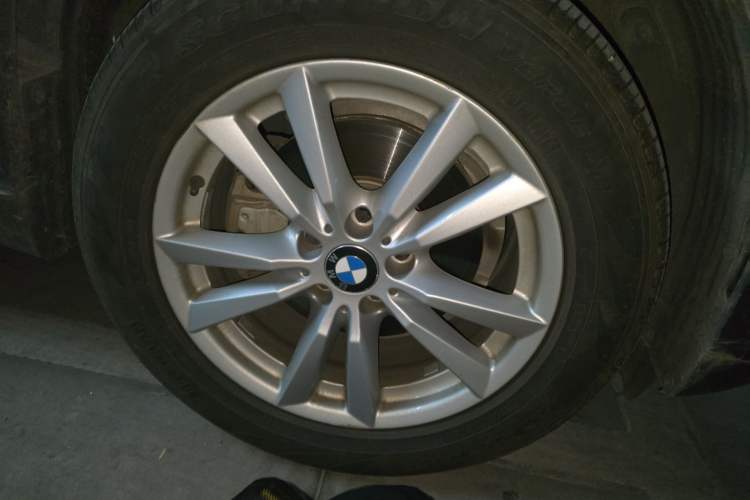 Used BMW X5 2015 xDrive28i Right Front Wheel Hub