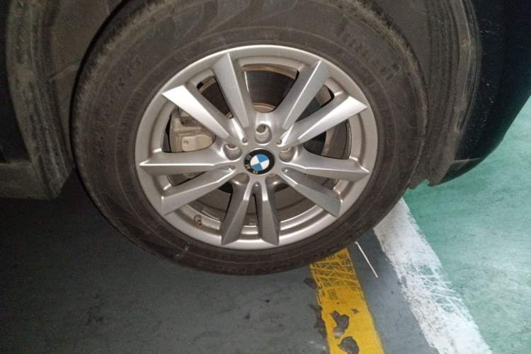 Used BMW X5 2015 xDrive28i Right Front Wheel Hub