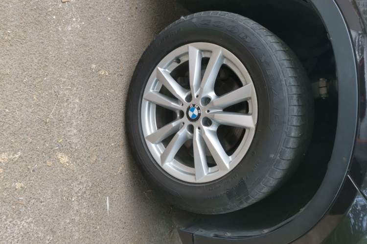 Used BMW X5 2015 xDrive28i Right Front Wheel Hub