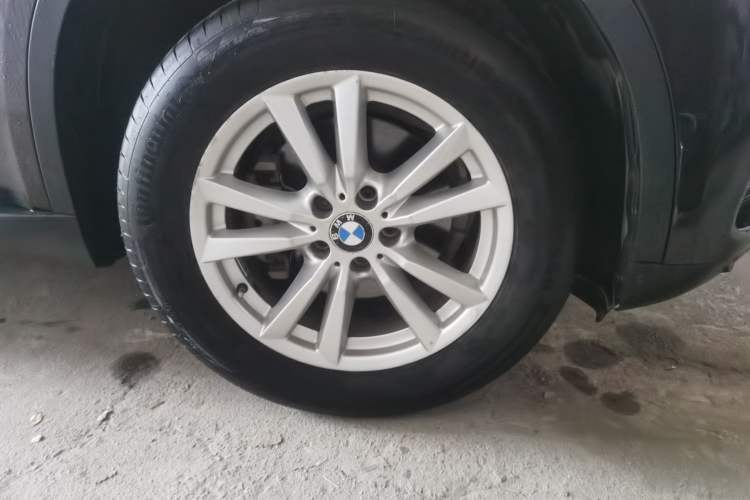 Used BMW X5 2015 xDrive28i Right Front Wheel Hub