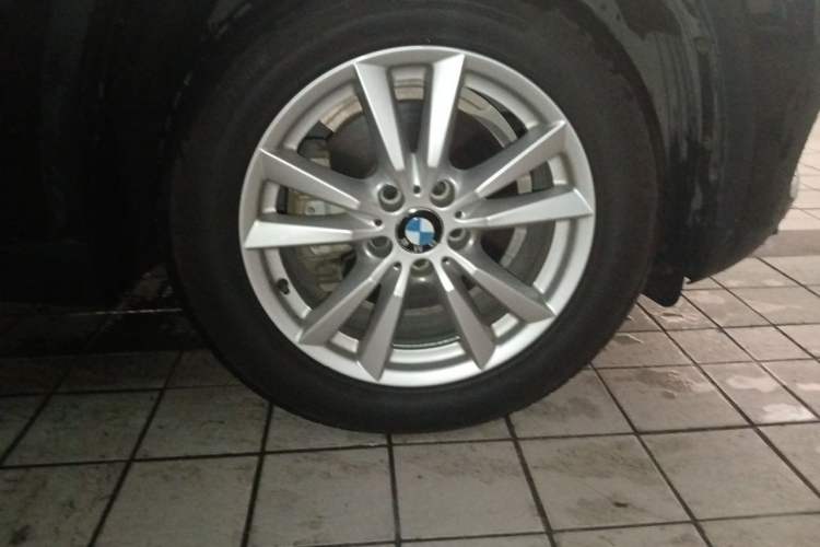 Used BMW X5 2015 xDrive28i Right Front Wheel Hub