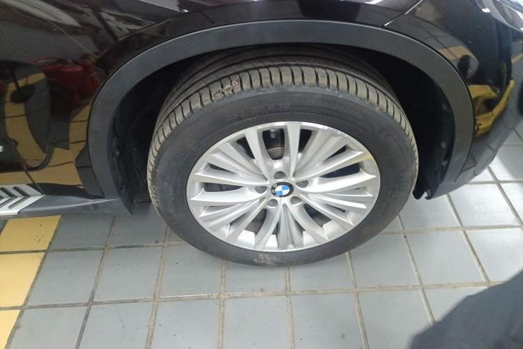 Used BMW X5  Right Front Wheel Hub
