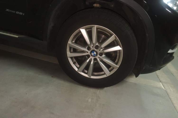 Used BMW X5 2015 xDrive28i Right Front Wheel Hub