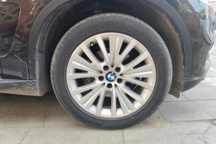 Used BMW X5  Right Front Wheel Hub