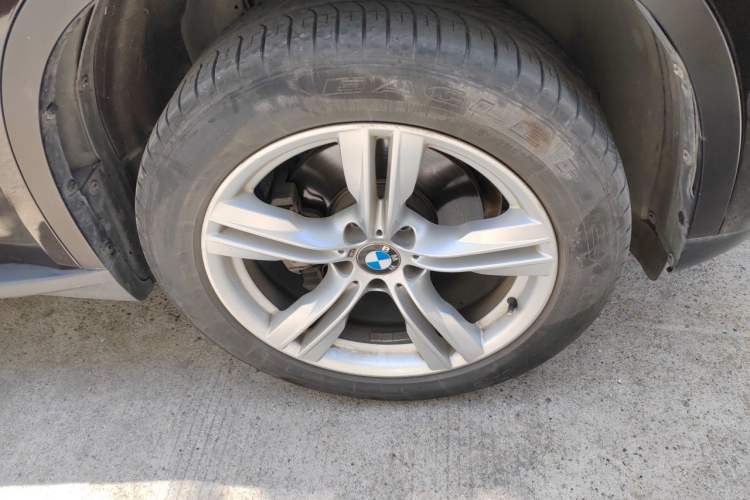Used BMW X5 2015 xDrive28i Right Front Wheel Hub