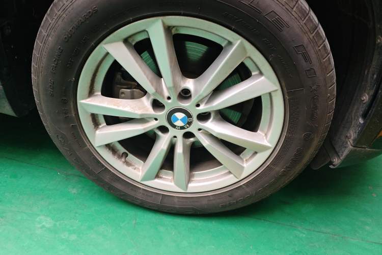 Used BMW X5 2015 xDrive28i Right Front Wheel Hub