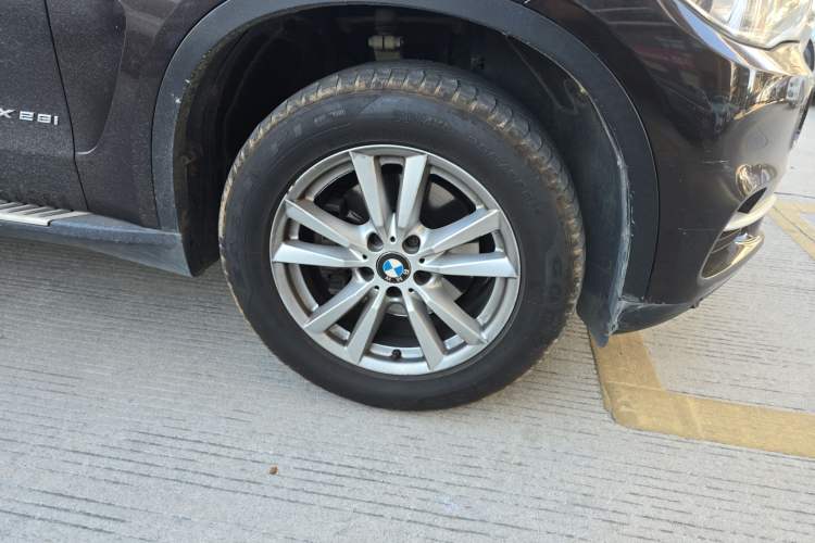 Used BMW X5 2015 xDrive28i Right Front Wheel Hub