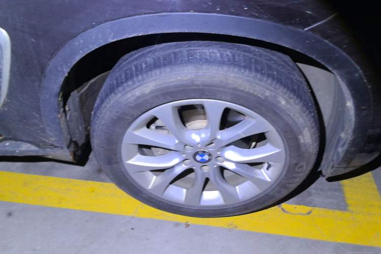 Used BMW X5 2015 xDrive28i Right Front Wheel Hub