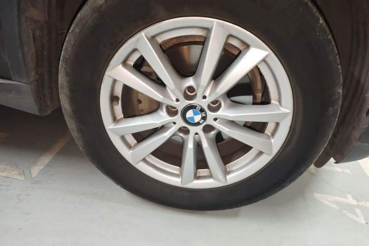 Used BMW X5 2015 xDrive28i Right Front Wheel Hub