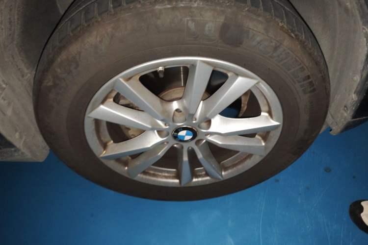 Used BMW X5 2015 xDrive28i Right Front Wheel Hub