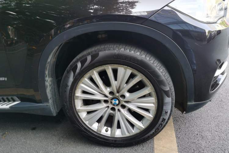 Used BMW X5 2015 xDrive28i Right Front Wheel Hub