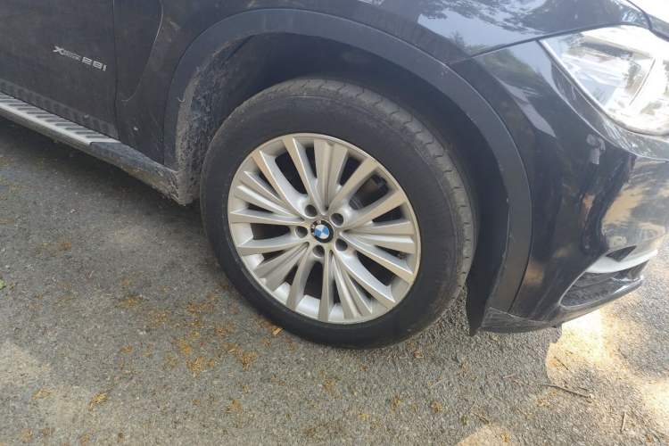Used BMW X5 2015 xDrive28i Right Front Wheel Hub