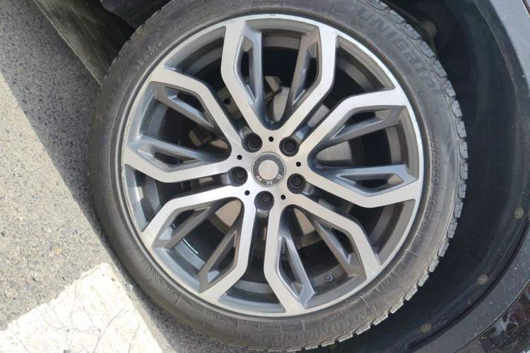 Used BMW X5 2015 xDrive28i Right Front Wheel Hub