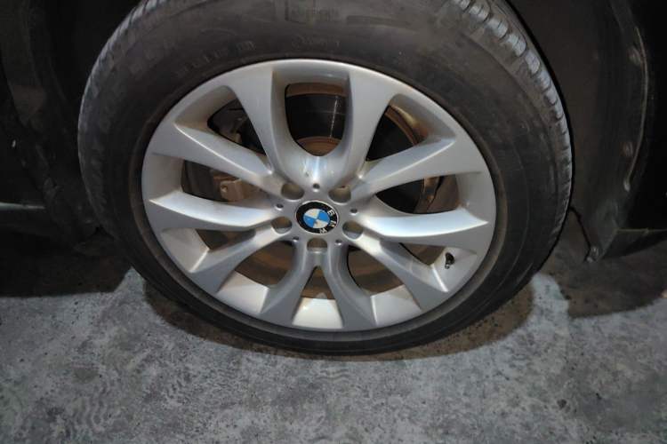 Used BMW X5 2015 xDrive28i Right Front Wheel Hub
