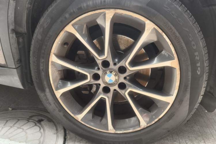 Used BMW X5  Right Front Wheel Hub