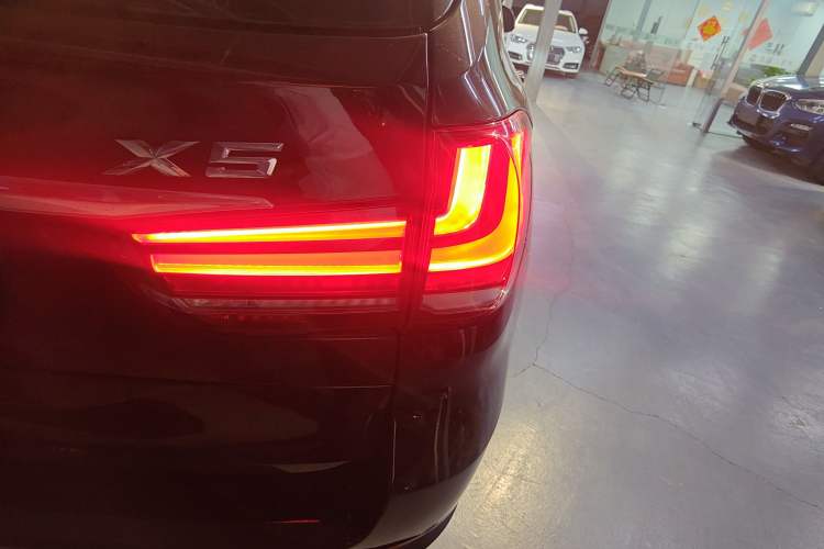 Used BMW X5 2015 xDrive35i U.S. specification Right Rear Taillight
