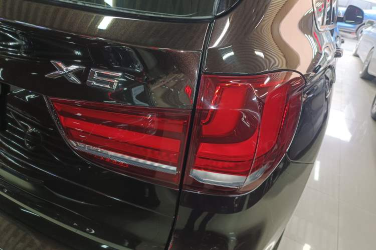 Used BMW X5 2015 xDrive28i Right Rear Taillight