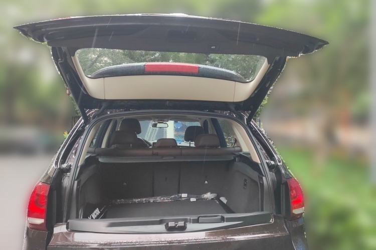 Used BMW X5 2015 xDrive28i Trunk