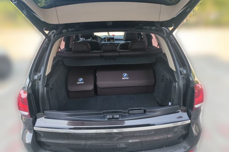 Used BMW X5 2015 xDrive28i Trunk