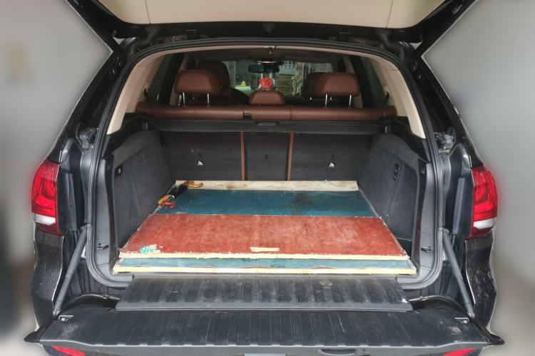 Used BMW X5 2015 xDrive28i Trunk