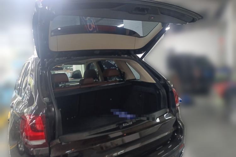 Used BMW X5  Trunk