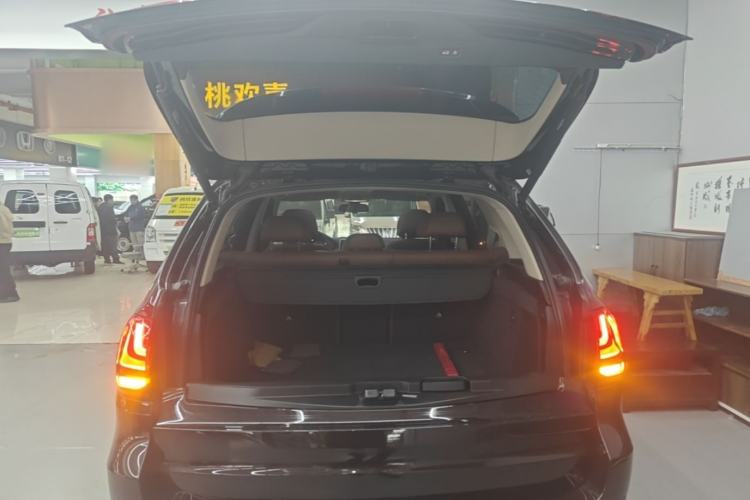 Used BMW X5 2015 xDrive35i U.S. specification Trunk