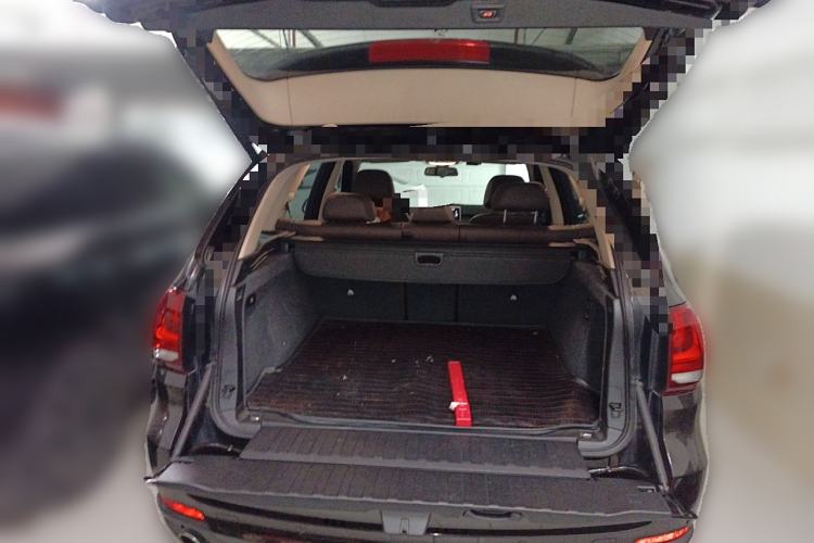 Used BMW X5 2015 xDrive28i Trunk