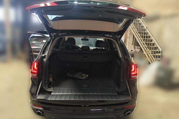 Used BMW X5 2015 xDrive28i Trunk