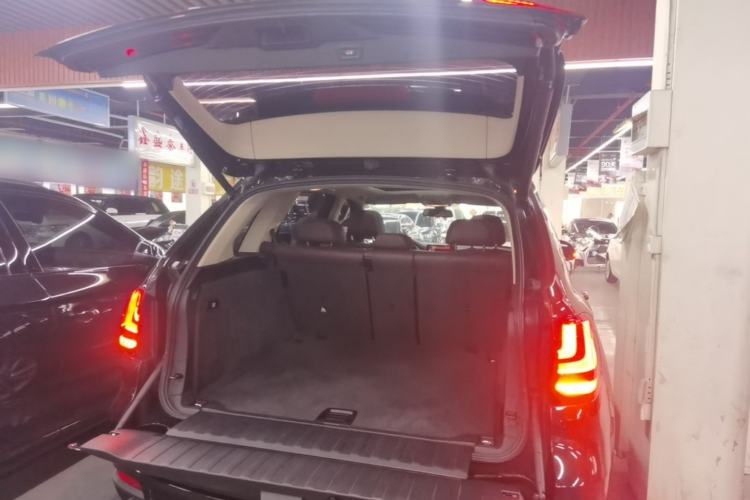 Used BMW X5 2015 xDrive28i Trunk
