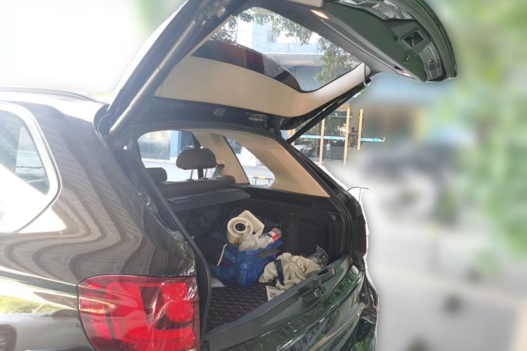 Used BMW X5 2015 xDrive28i Trunk