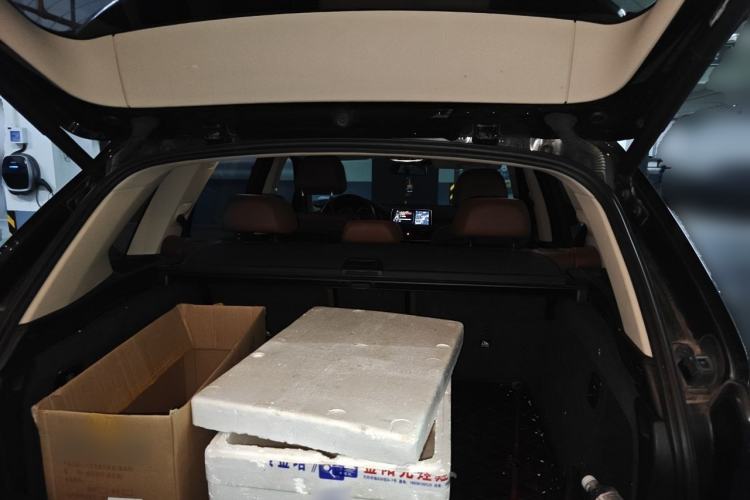 Used BMW X5 2015 xDrive28i Trunk
