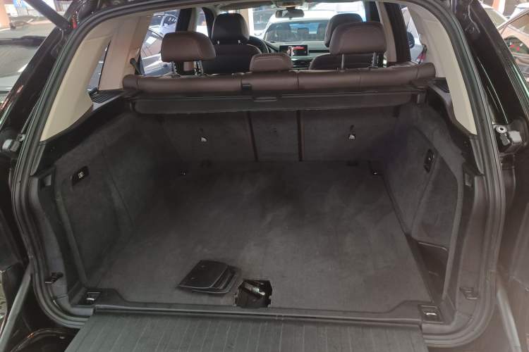 Used BMW X5 2015 xDrive28i Trunk