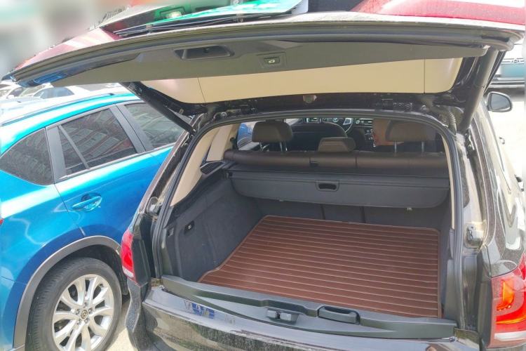 Used BMW X5 2015 xDrive28i Trunk