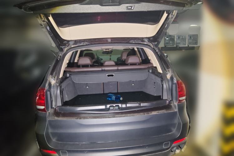 Used BMW X5 2015 xDrive28i Trunk