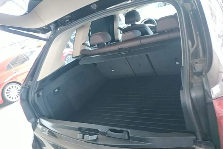 Used BMW X5 2015 xDrive28i Trunk