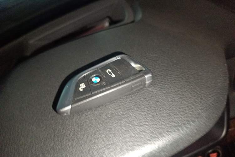 Used BMW X5 2015 xDrive28i Vehicle Key