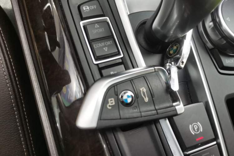 Used BMW X5 2015 xDrive28i Vehicle Key